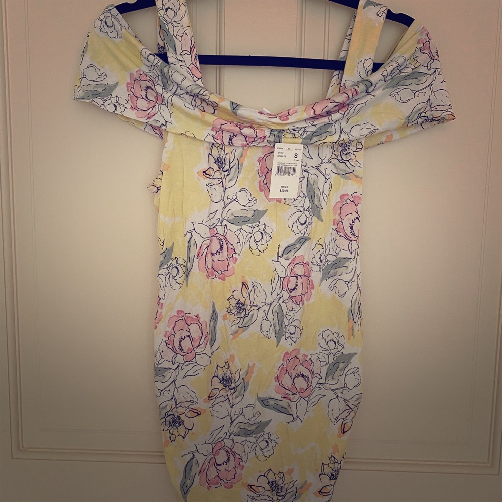 Maternity top.